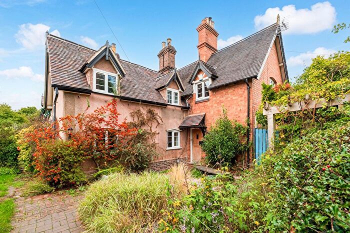 3 Bedroom Semi-detached House For Sale In Claines, Worcester, Worcestershire, WR3