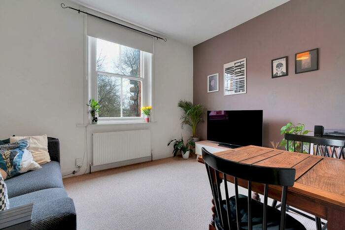 2 Bedroom Apartment To Rent In Aubert Park, Highbury, London, N5