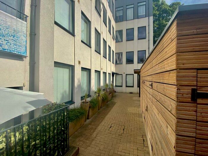 2 Bedroom Flat To Rent In Whytecliffe Road South, Purley, CR8