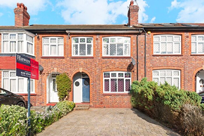 3 Bedroom Detached House To Rent In Elm Walk, London, SW20