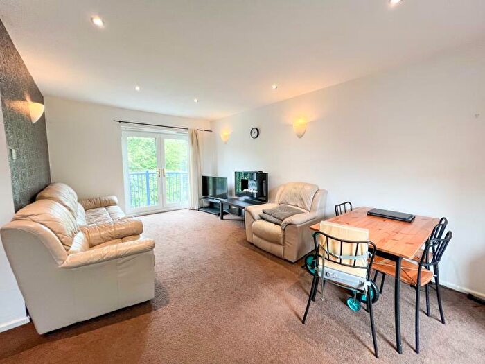 2 Bedroom Apartment To Rent In Dearden Street :: Hulme, M15