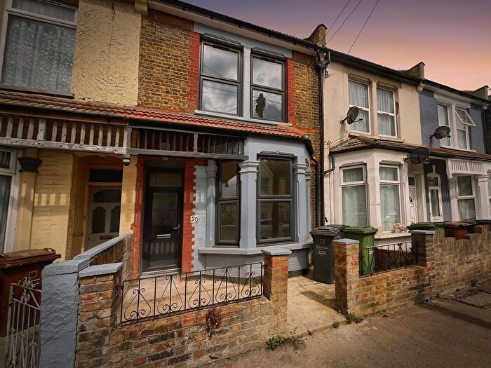 5 Bedroom Terraced House For Sale In Faircross Avenue, Barking, IG11