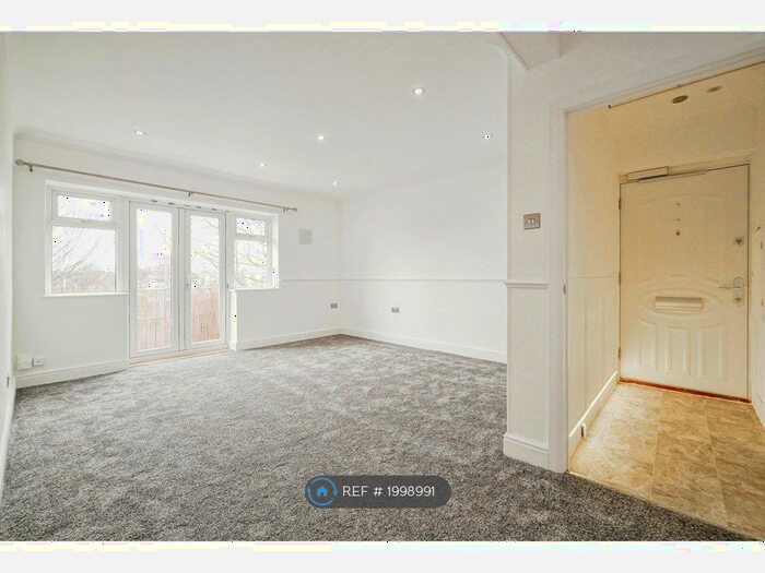 3 Bedroom Flat To Rent In Devonshire Way, Hayes, UB4