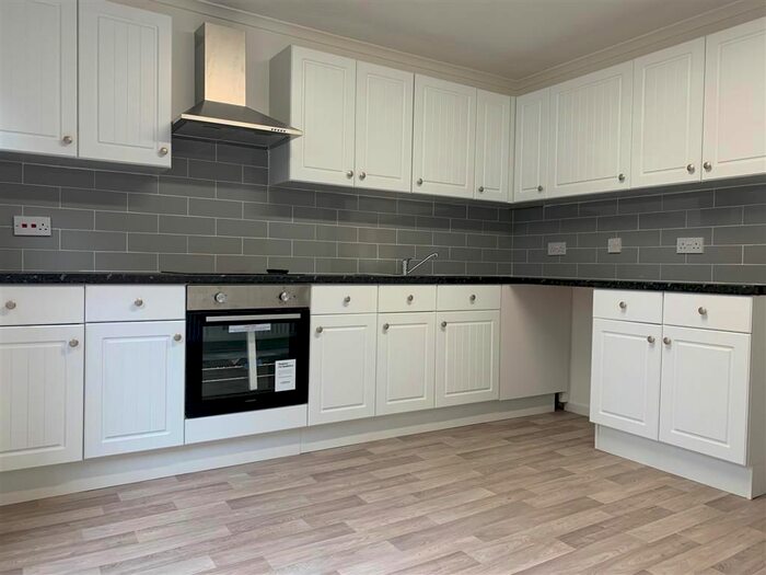 3 Bedroom Town House To Rent In Oldbrook Boulevard, Oldbrook, Milton Keynes, MK6