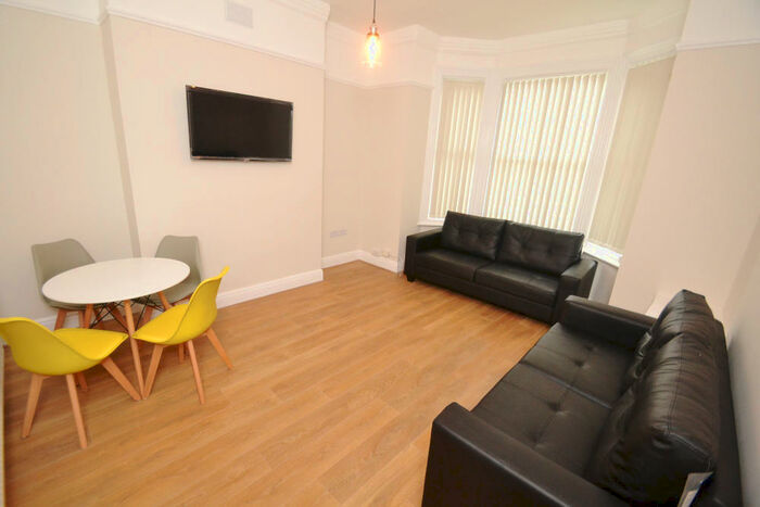 7 Bedroom Terraced House To Rent In Granville Road, Fallowfield, Manchester, M14