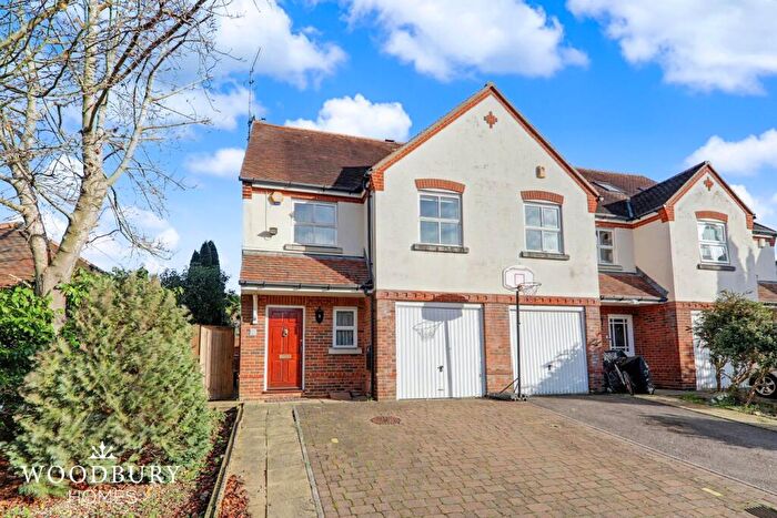3 Bedroom End Of Terrace House For Sale In Fallow Fields, Loughton, IG10