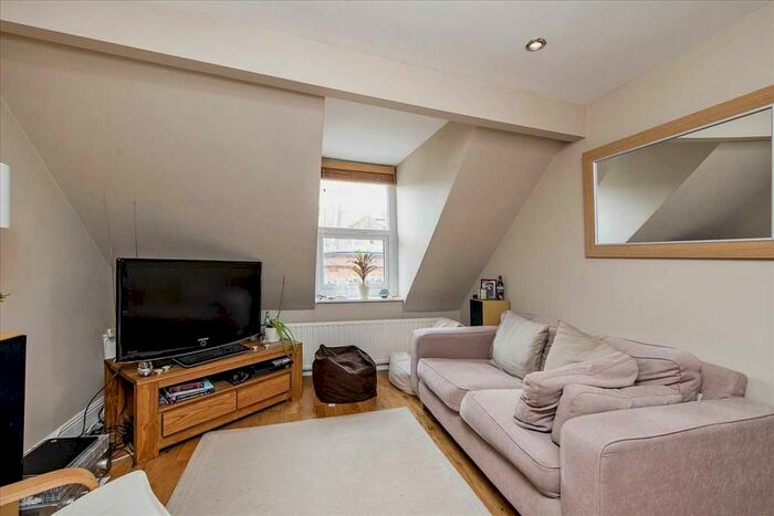 1 Bedroom Apartment To Rent In Balham High Road, SW12