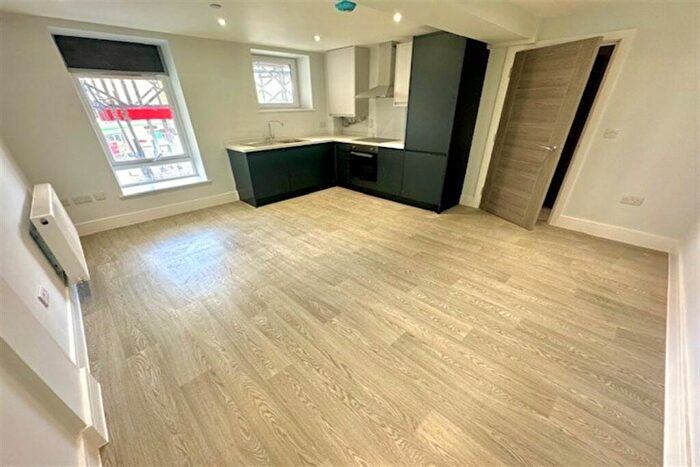 Flat To Rent In Clarendon Apartments, Canal Walk, Southampton, SO14