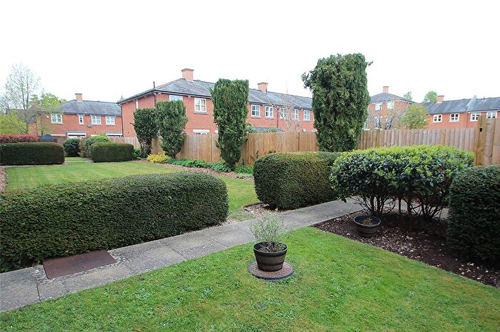 1 Bedroom Flat For Sale In North Square, Knowle, Fareham, Hampshire, PO17