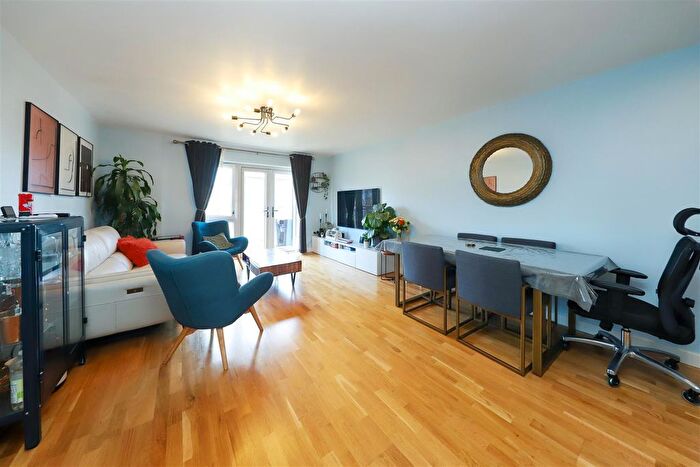 2 Bedroom Flat For Sale In Pennyroyal Drive, West Drayton, UB7