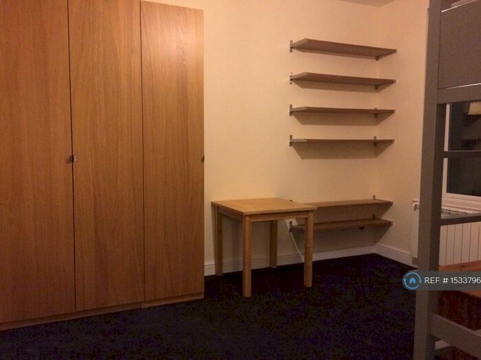 Studio To Rent In Gloucester Drive, London, N4