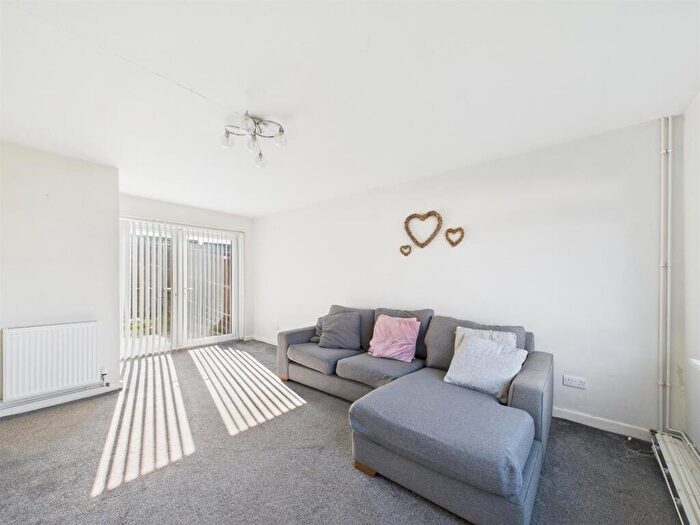 3 Bedroom Town House To Rent In Windsor Road, Loughborough, LE11