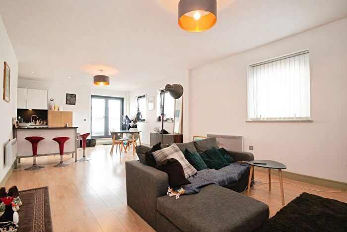 2 Bedroom Flat For Sale In Galleon Way, Cardiff, South Glamorgan, CF10