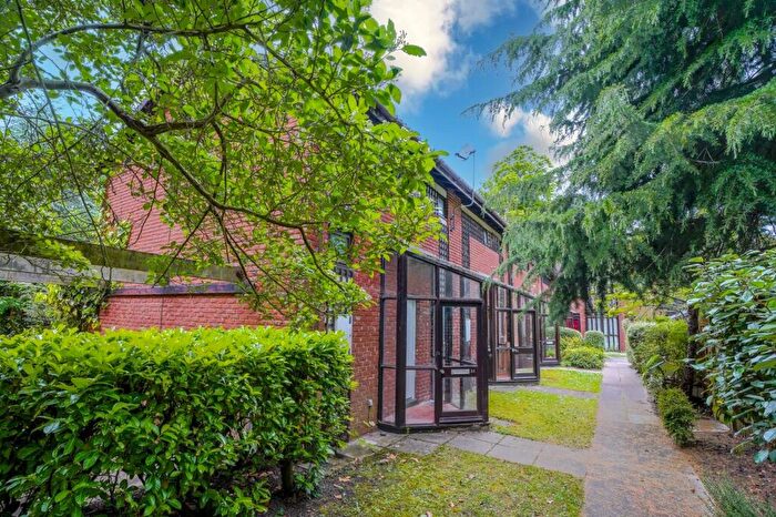 2 Bedroom End Of Terrace House For Sale In Spinney Gardens, London, Crystal Palace, SE19