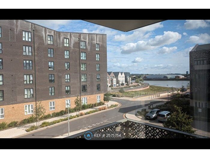 2 Bedroom Flat To Rent In Quay Court, Rochester, ME1