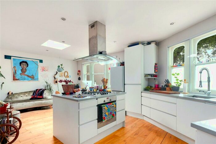 2 Bedroom House To Rent In Old Ford Road, Bethnal Green, London, E2