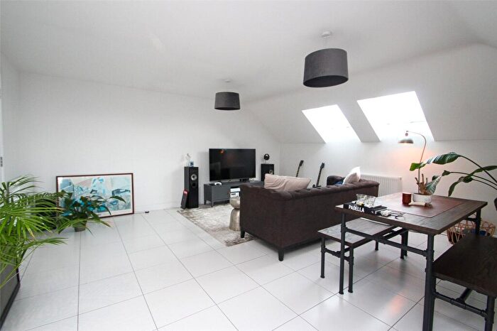 1 Bedroom Apartment For Sale In Gauntlet Drive, Netley Abbey, Southampton, Hampshire, SO31