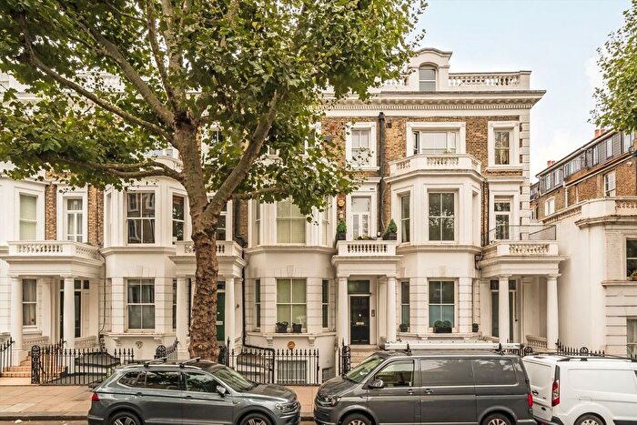 2 Bedroom Flat For Sale In Marloes Road, Kensington, W8