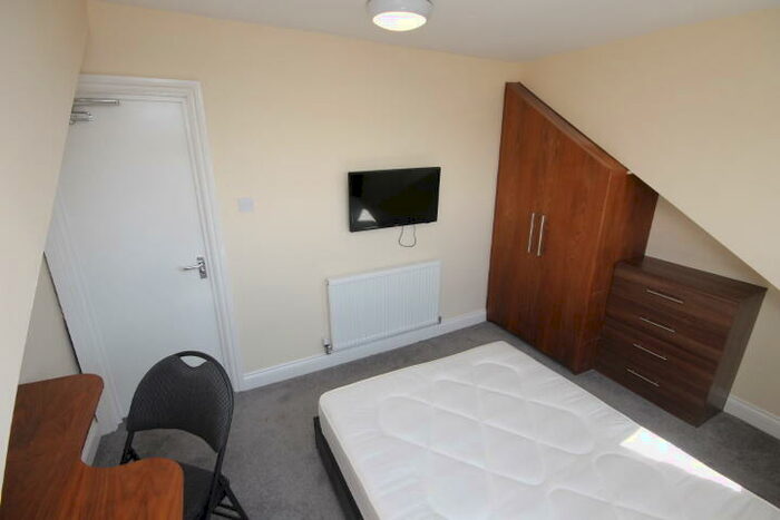 5 Bedroom Terraced House To Rent In Lucas Street, Woodhouse, Leeds, LS6