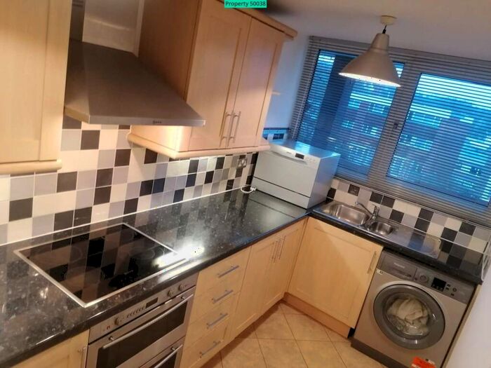 2 Bedroom Maisonette To Rent In Sylvan Road, London, SE19