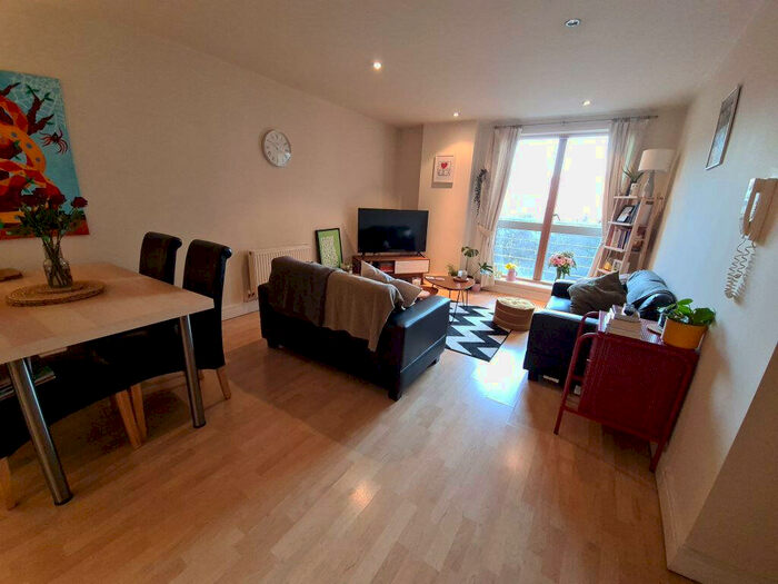 2 Bedroom House To Rent In Cromwell Court, Leeds, LS10