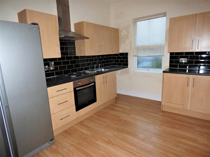 2 Bedroom Flat To Rent In Flat, Rockingham Road, DN2