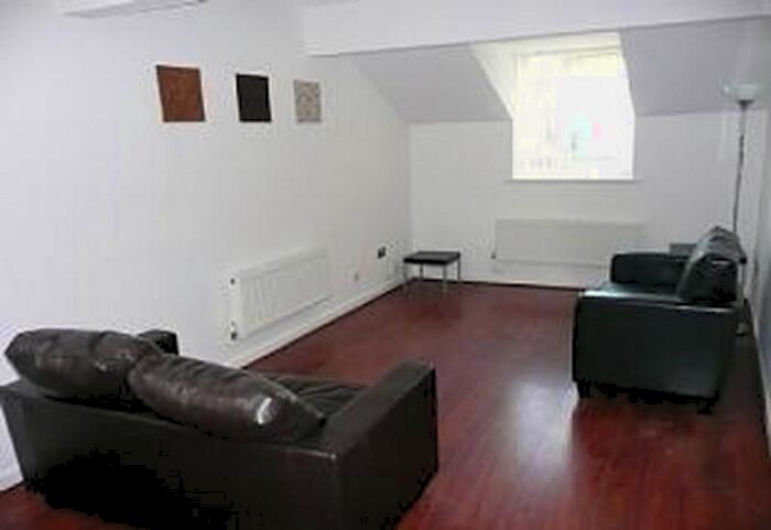2 Bedroom Flat To Rent In Flat Wilmslow Road, Withington, Manchester, M20
