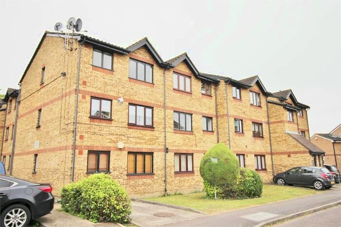 1 Bedroom Flat To Rent In Howard Close, Waltham Abbey, EN9