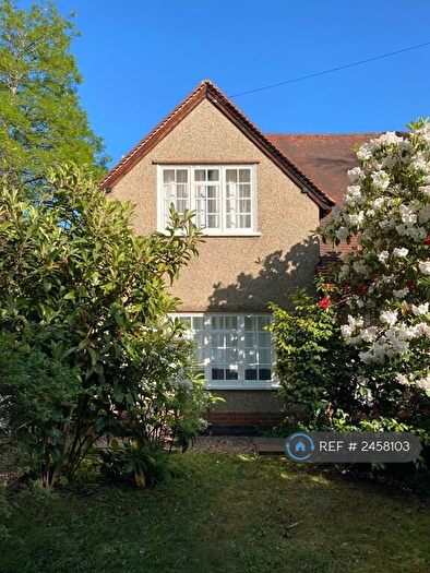 3 Bedroom Semi-Detached House To Rent In Pine Garth, Fleet, GU51