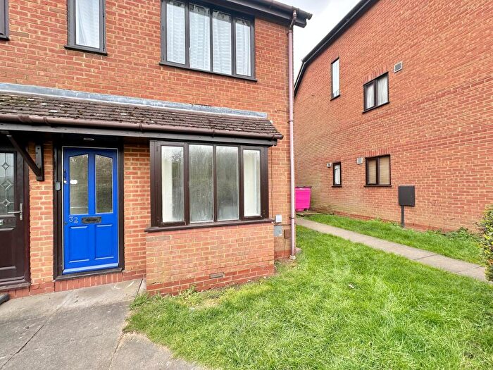 1 Bedroom Flat To Rent In Bergamot Gardens, Walnut Tree, MK7