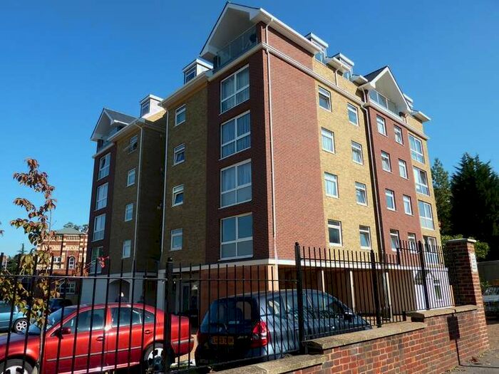 2 Bedroom Flat To Rent In Surbiton, KT6