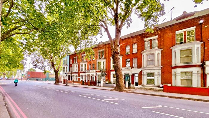 1 Bedroom Flat To Rent In Cremorne Road, London, SW10