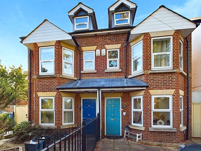 4 Bedroom Semi-Detached House To Rent In Oak Avenue, Hampton, TW12