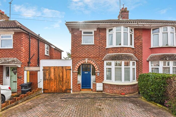 3 Bedroom Semi Detached House For Sale In Windsor Crescent, Frome, BA11