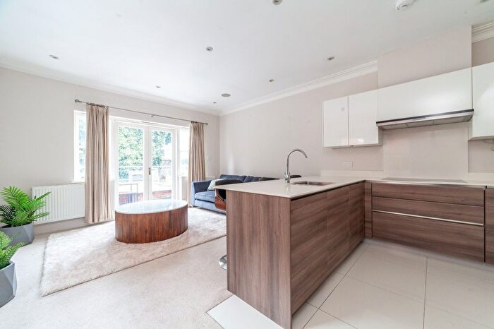 2 Bedroom Flat To Rent In West Hill, Putney, London, SW15