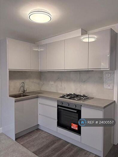 2 Bedroom Flat To Rent In Croydon Road, Caterham, CR3