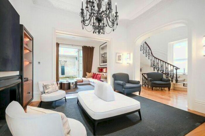 4 Bedroom Flat To Rent In Queen's Gate Terrace, London, SW7