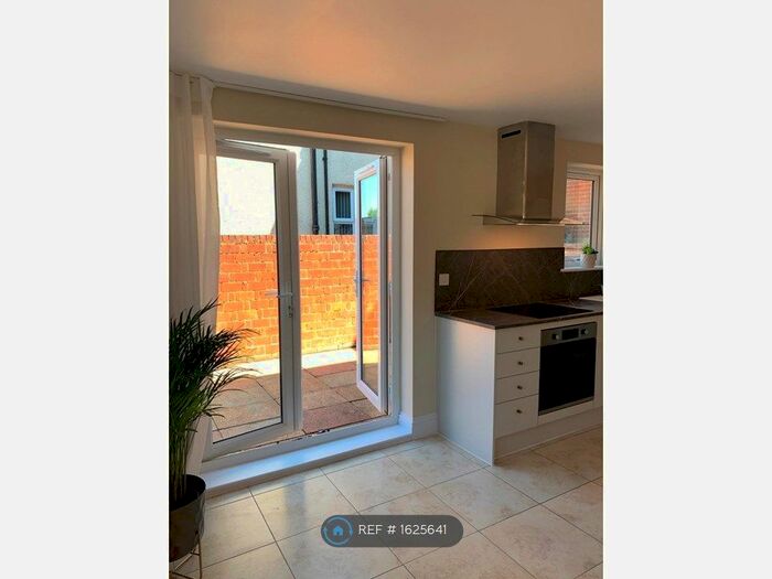 1 Bedroom Flat To Rent In West Street, Fareham, PO16