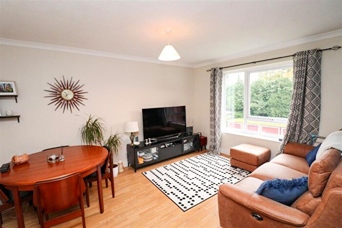 2 Bedroom Flat For Sale In Fleet Road, Fleet, GU51