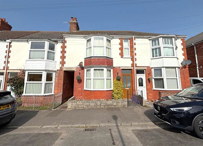 3 Bedroom Terraced House For Sale In Queens Road, Radipole, DT3