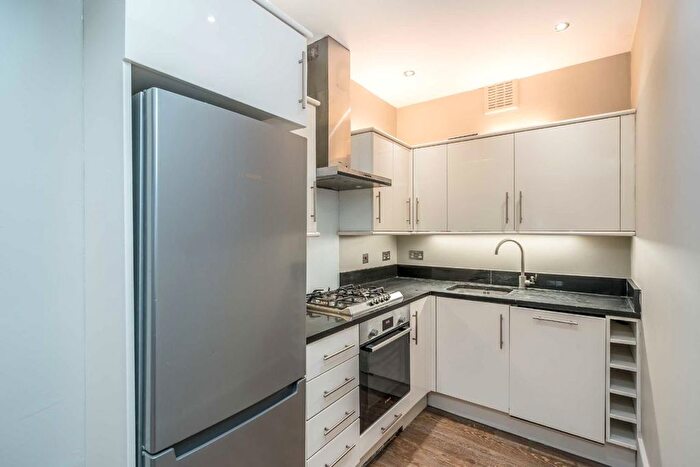 1 Bedroom Flat To Rent In Clapham Common North Side, Clapham, SW4