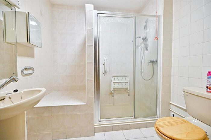 1 Bedroom Retirement Property For Sale In Limewood Court, Ilford, IG4