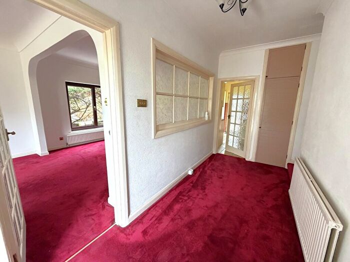 3 Bedroom Detached Bungalow For Sale In Cotton Close, Broadstone, BH18 - Photo 3