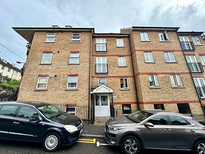 2 Bedroom Flat To Rent In Foord Street, Rochester, ME1