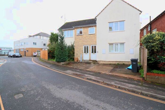 2 Bedroom Flat To Rent In Edwy Parade, Gloucester, GL1