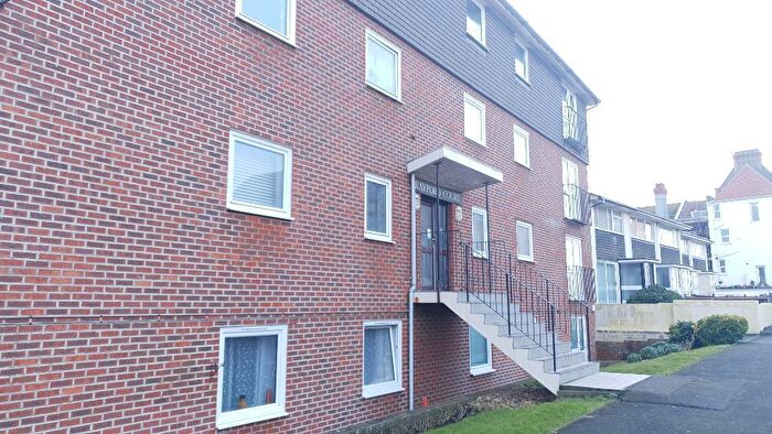 2 Bedroom Flat To Rent In Rayford Court, St Johns Road, Seaford, East Sussex, BN25