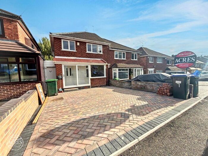 3 Bedroom Semi Detached House For Sale In Farnham Close, Great Barr, Birmingham, B43
