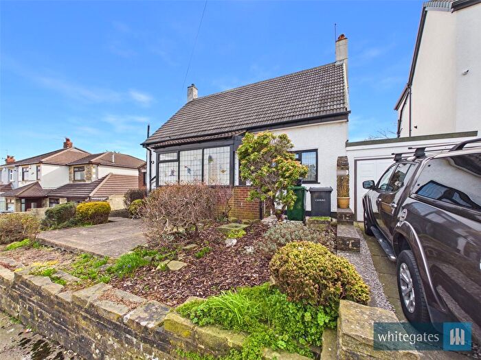 3 Bedroom Detached House For Sale In Welbeck Drive, Bradford, West Yorkshire, BD7