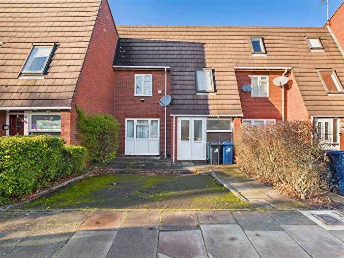 3 Bedroom Town House To Rent In Hanger View Way, London, W3