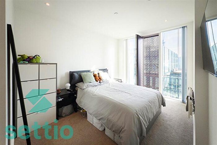 2 Bedroom Apartment To Rent In Elizabeth Tower, Crown Street, M15